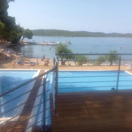 Lodge Paulina - Ideal For Kids And Pets Pirovac